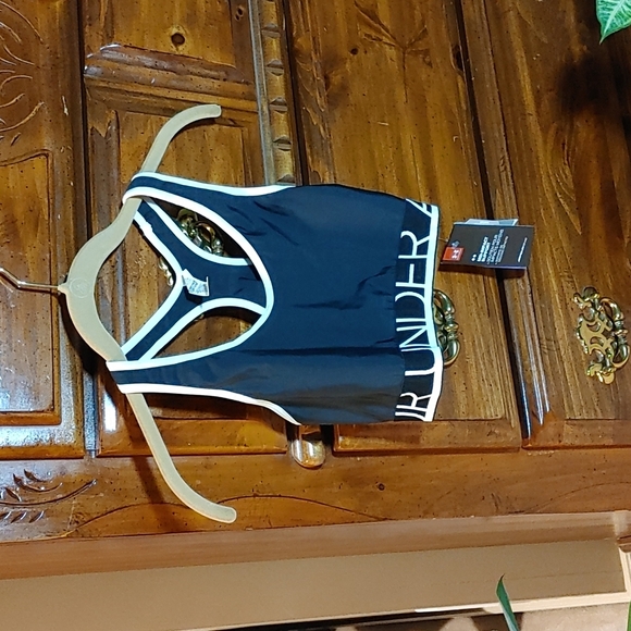 NWT Under Armour Women's Black & White Medium Racerback Sports Bra - Picture 1 of 5